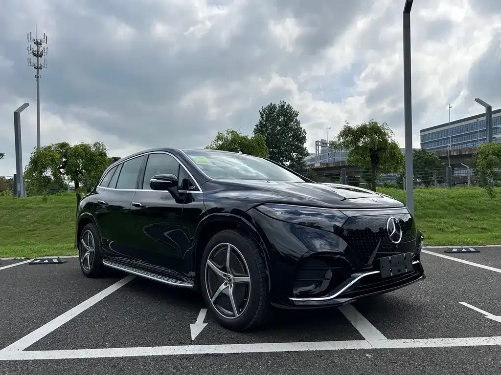 Mercedes-Benz EQS SUV — фото 7