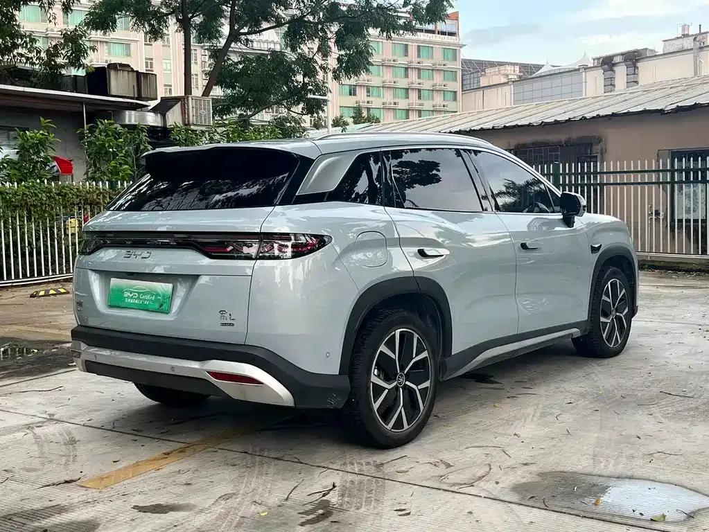 BYD L DM-i — фото 7