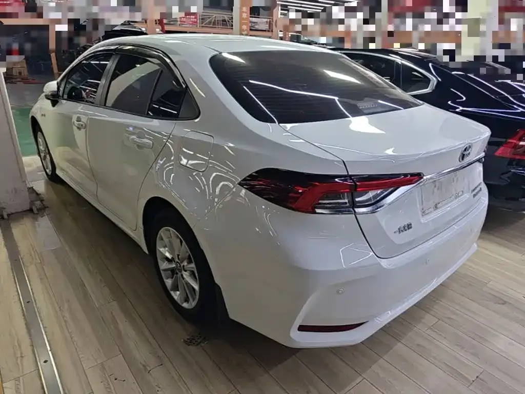 Toyota Corolla — фото 10