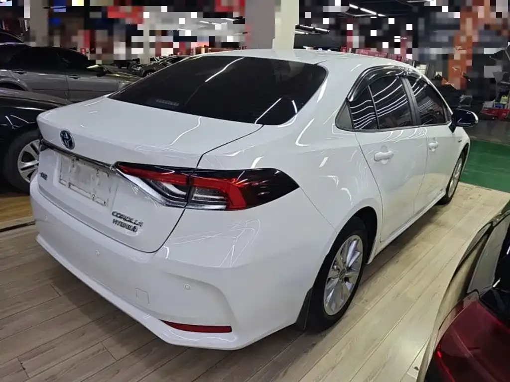 Toyota Corolla — фото 4