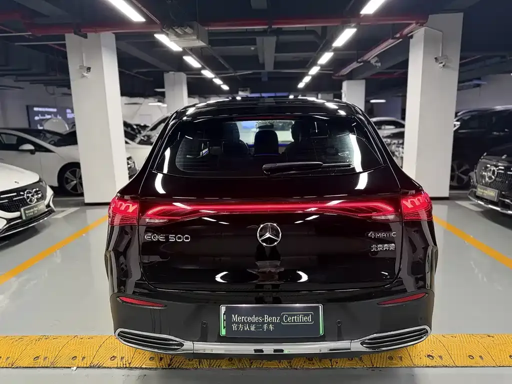 Mercedes-Benz EQE SUV — фото 7