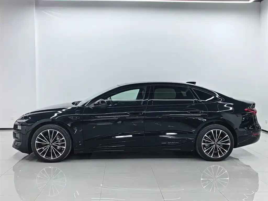 Audi A6L e-tron — фото 2
