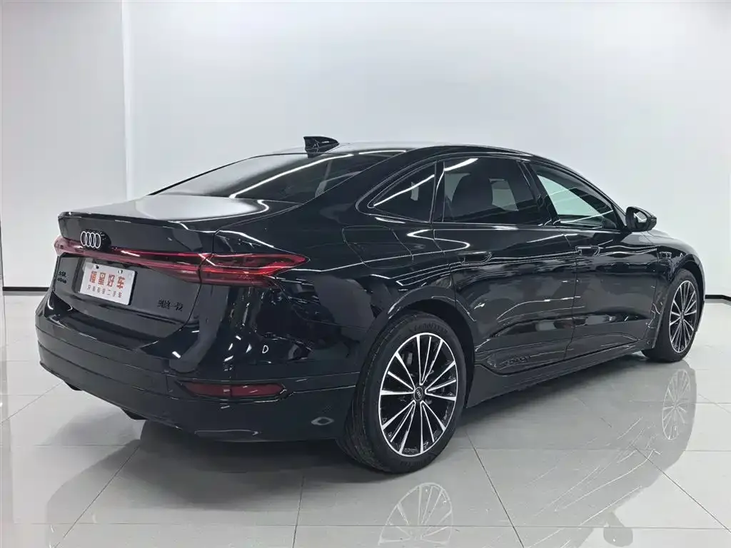 Audi A6L e-tron — фото 3