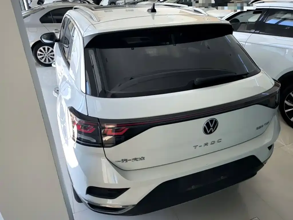 Volkswagen T-Roc — фото 10