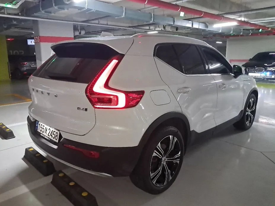 Volvo XC40 — фото 6