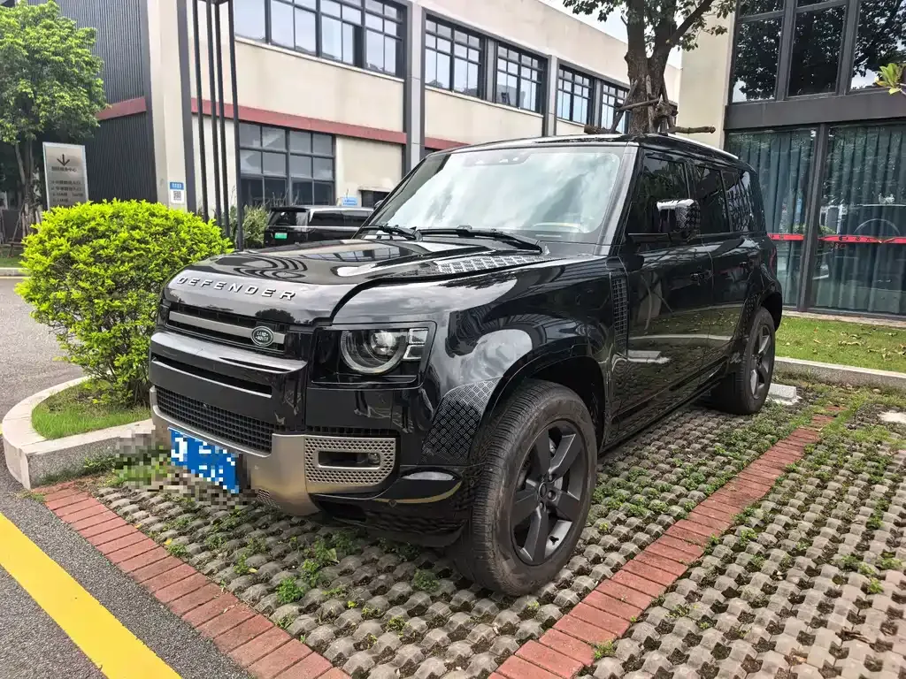 Land Rover Defender — фото 1