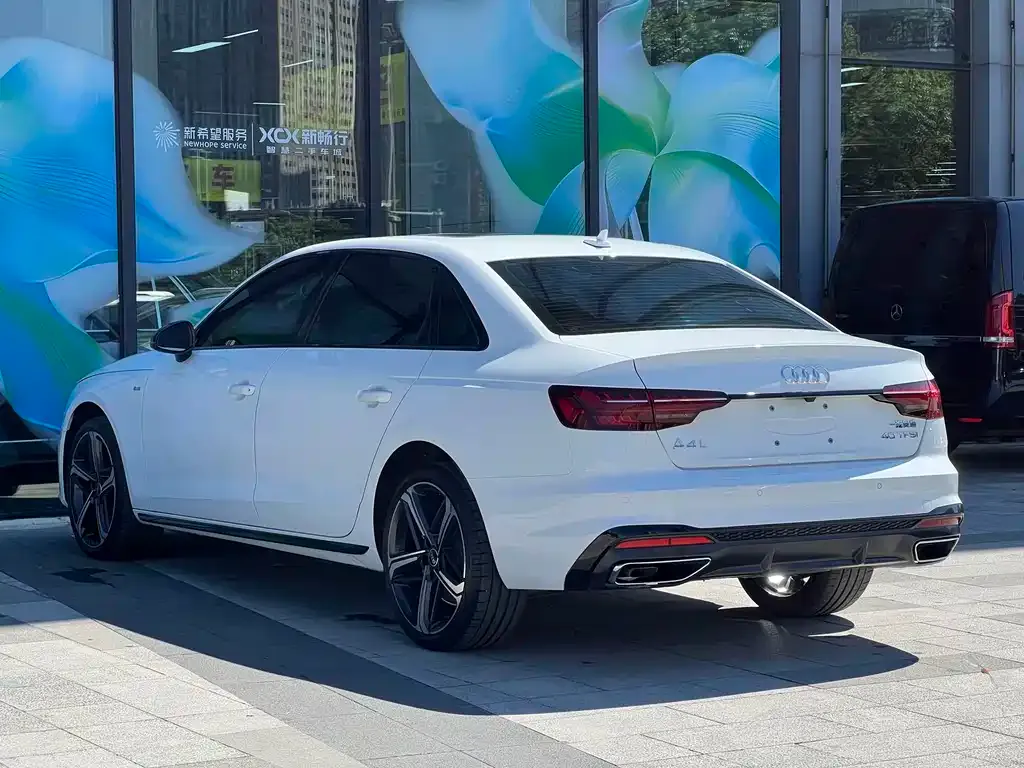 Audi A4L — фото 6