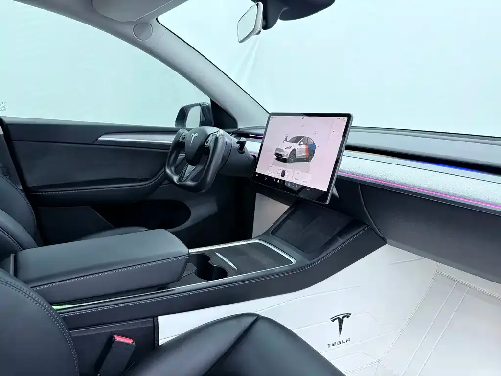 Tesla Model Y — фото 4