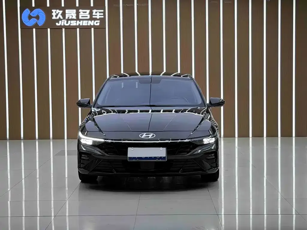 Hyundai Elantra — фото 2