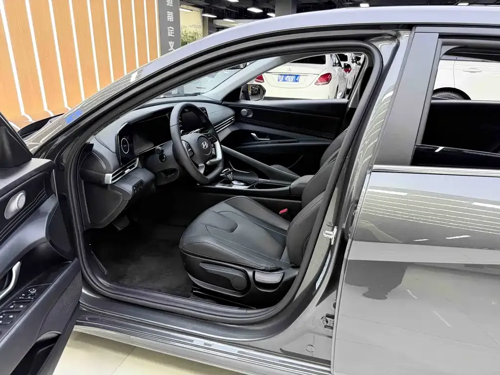 Hyundai Elantra — фото 10