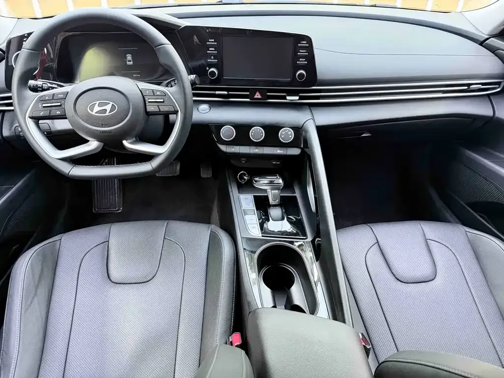 Hyundai Elantra — фото 8