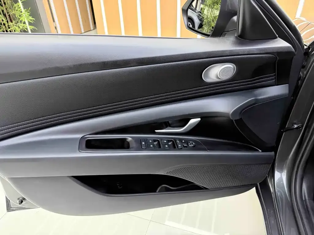 Hyundai Elantra — фото 4