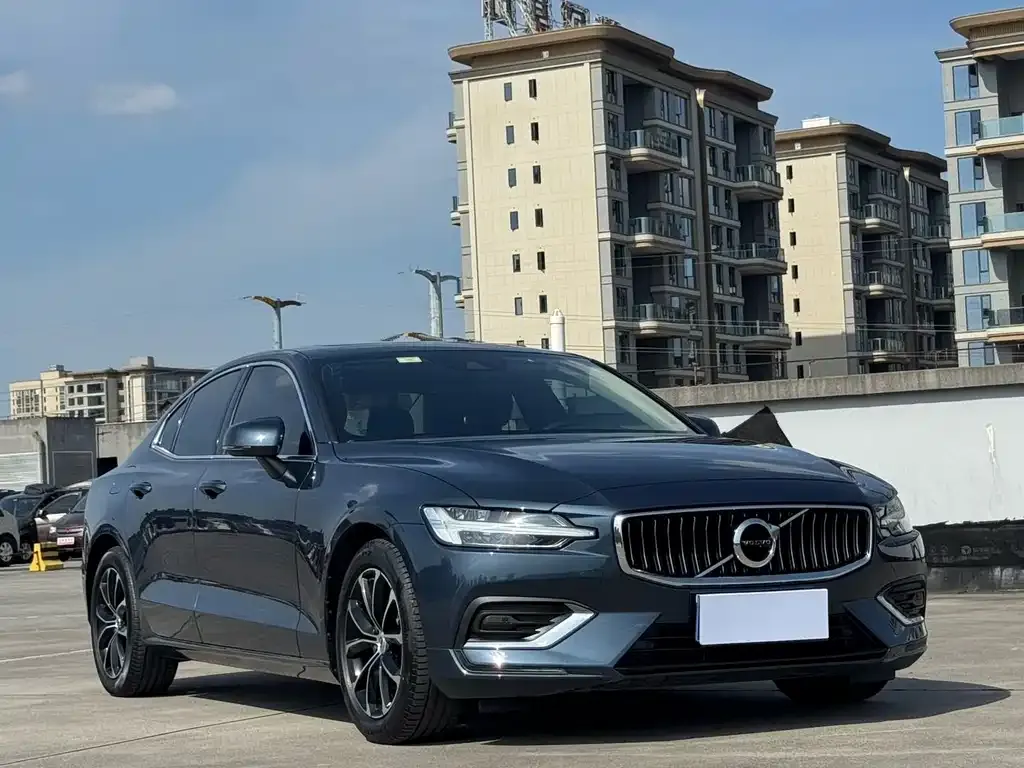 Volvo S60 — фото 10
