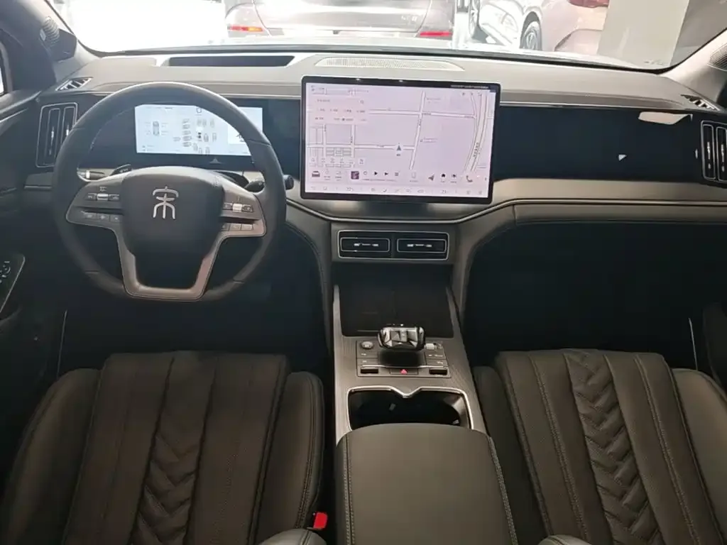 BYD L DM-i — фото 10