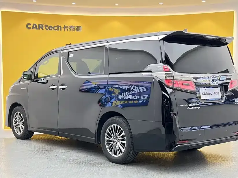 Toyota Vellfire — фото 3