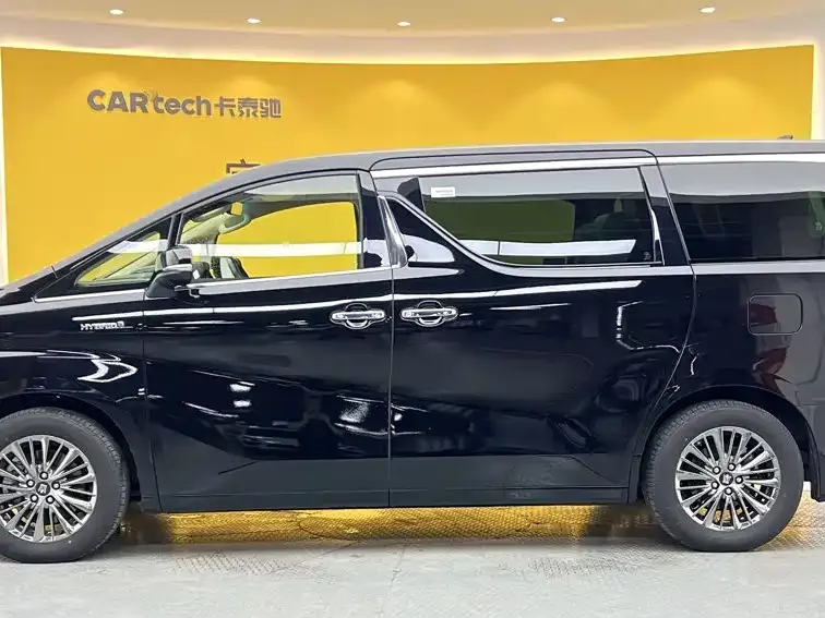 Toyota Vellfire — фото 4