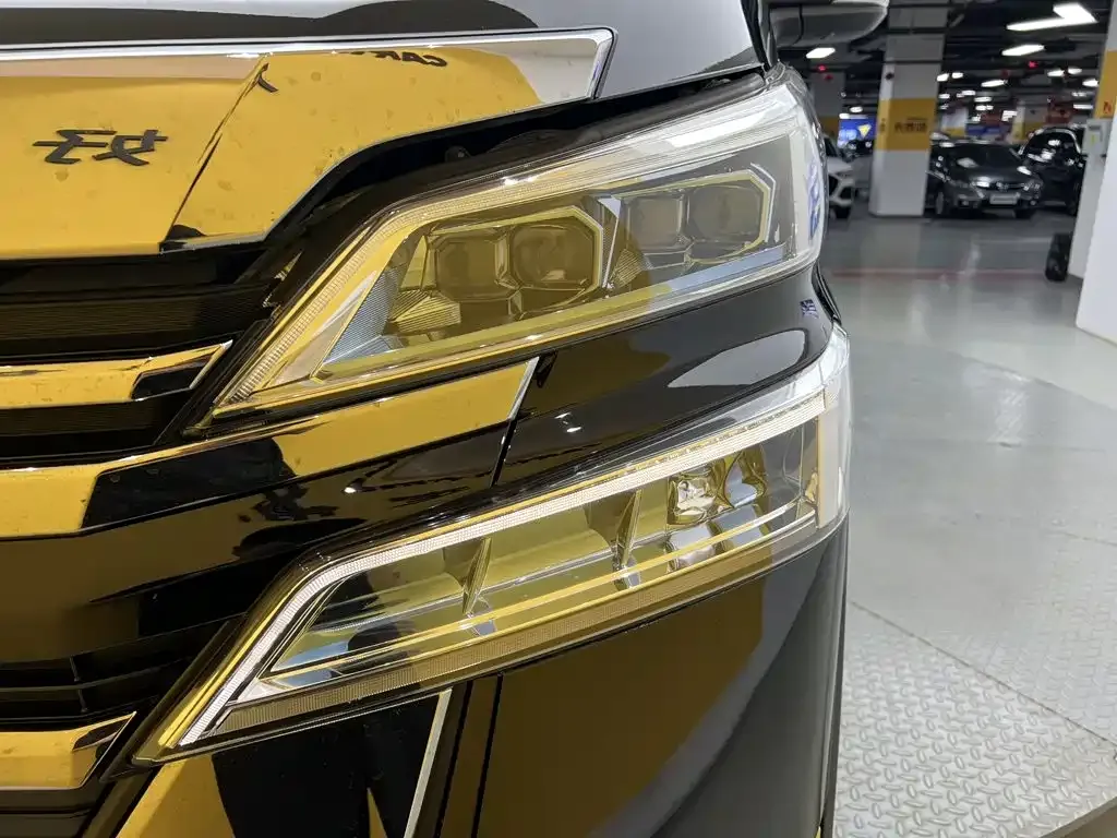 Toyota Vellfire — фото 8
