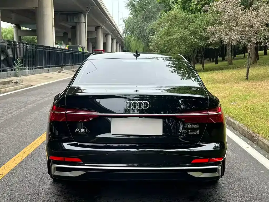 Audi A6L — фото 8