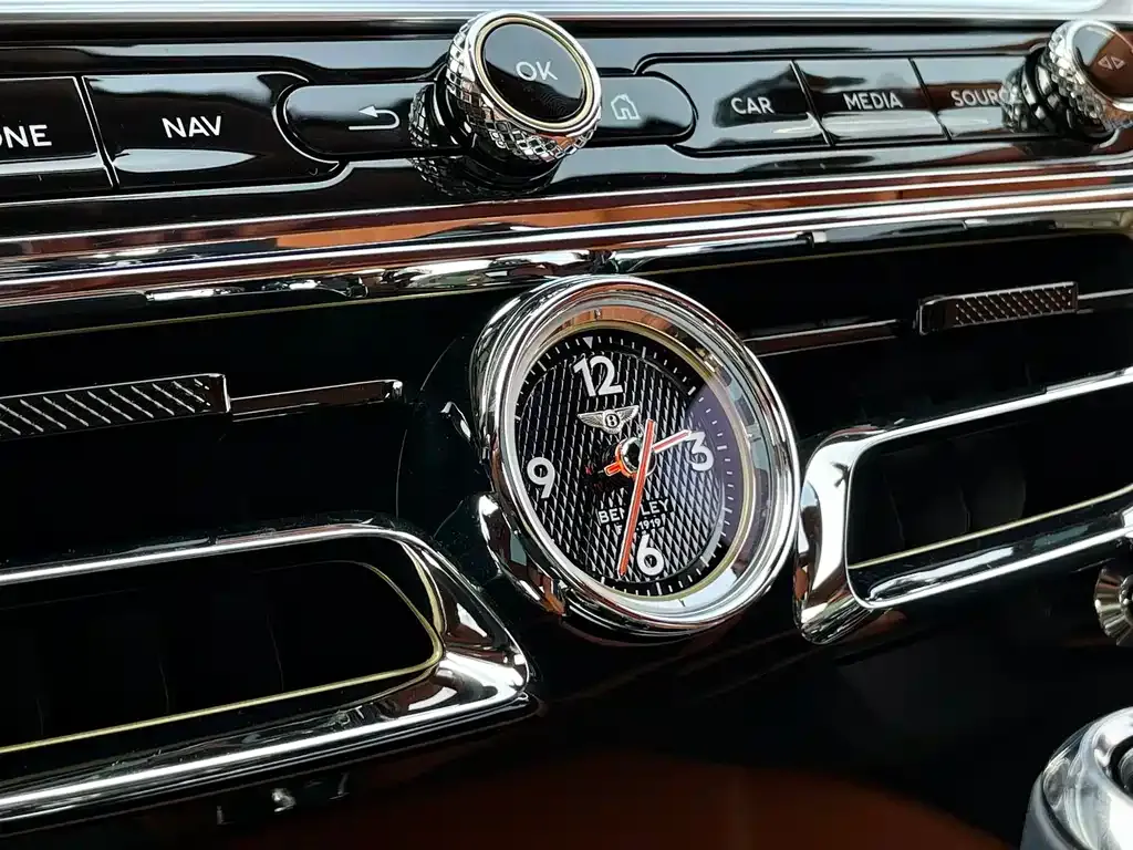 Bentley Flying Spur — фото 9