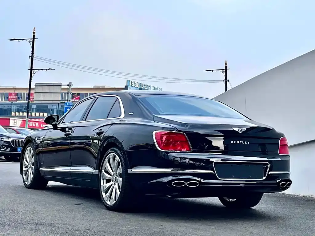 Bentley Flying Spur — фото 6