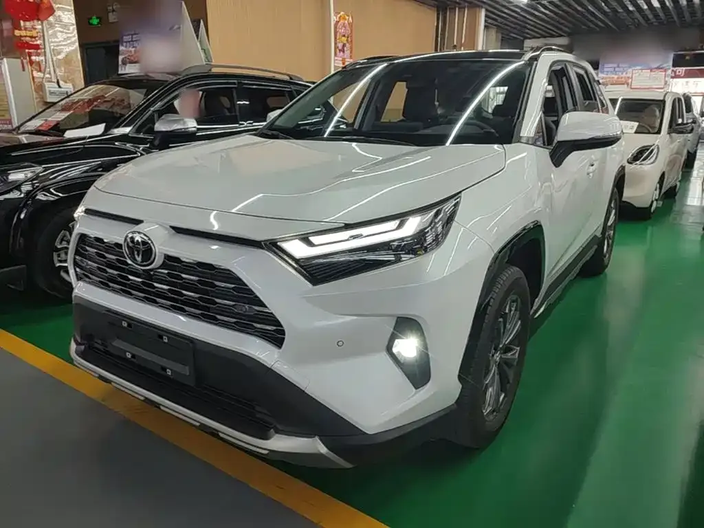 Toyota RAV4 — фото 1