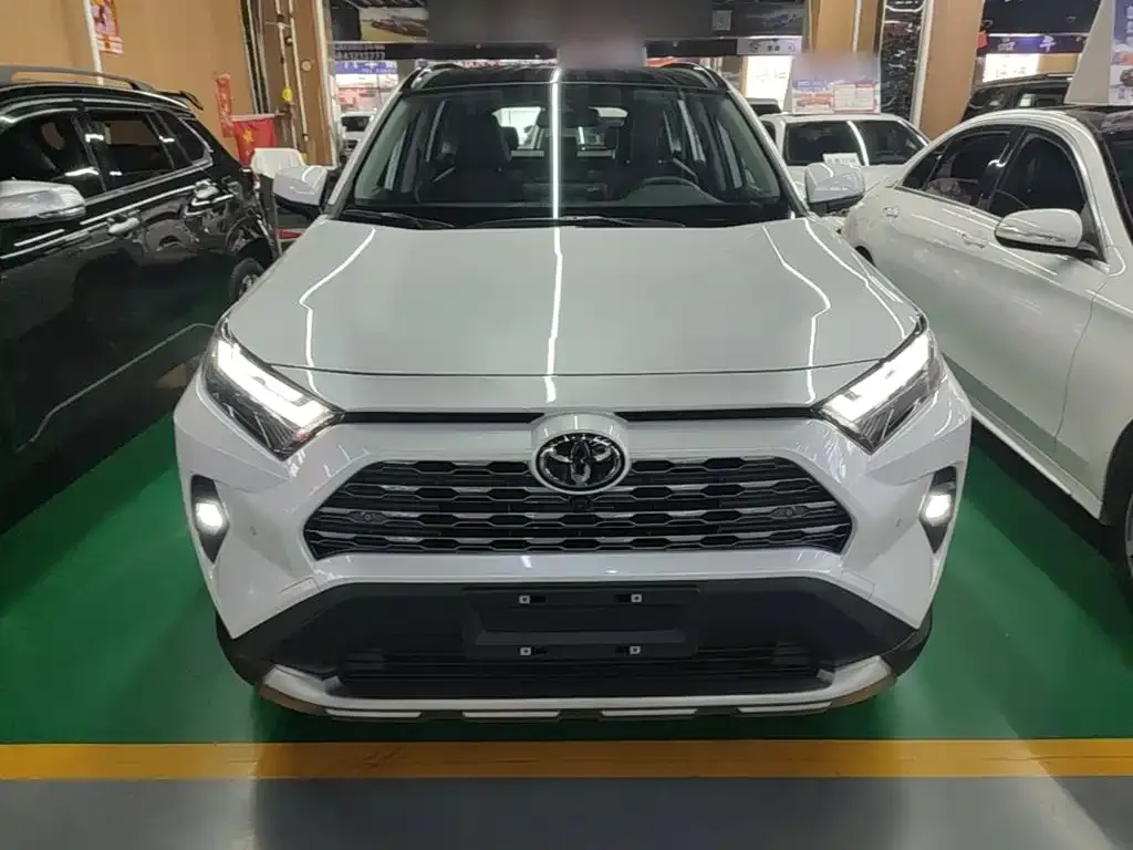 Toyota RAV4 — фото 5