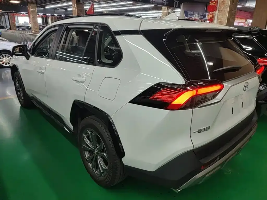 Toyota RAV4 — фото 10