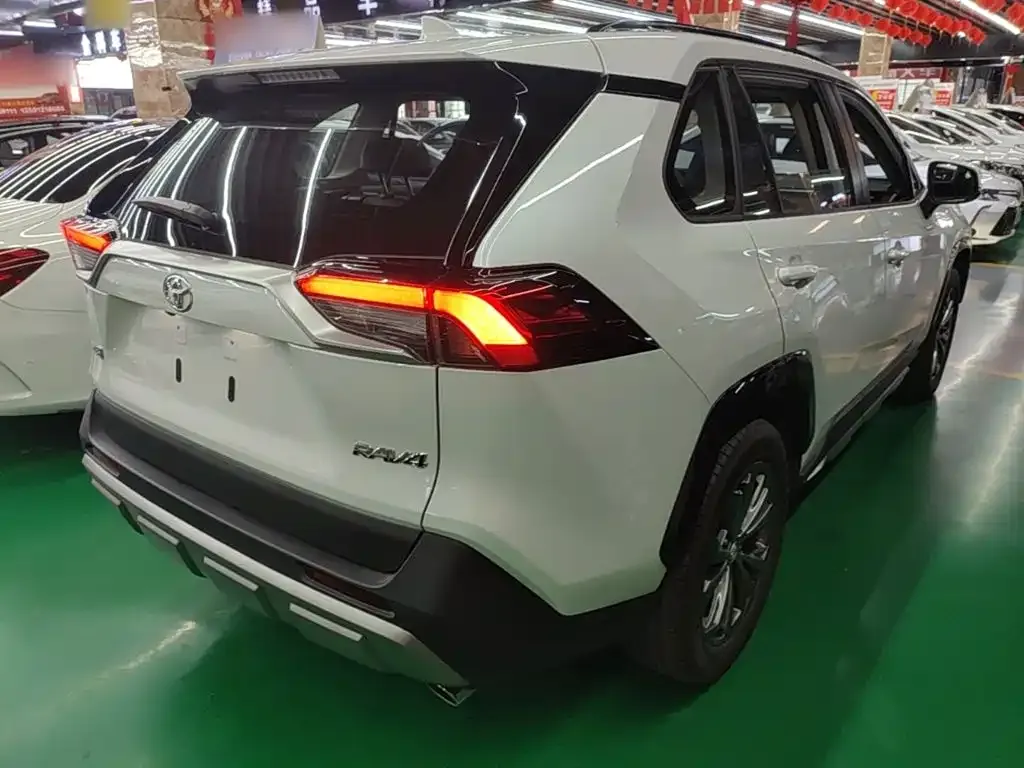 Toyota RAV4 — фото 8