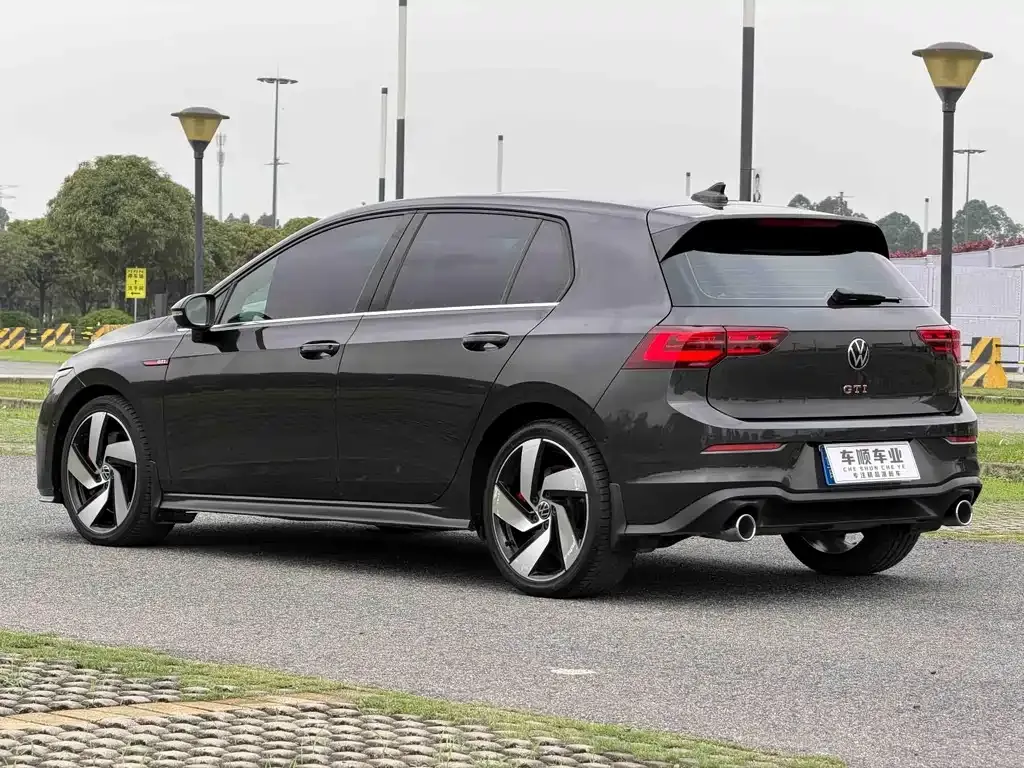 Volkswagen Golf GTI — фото 4