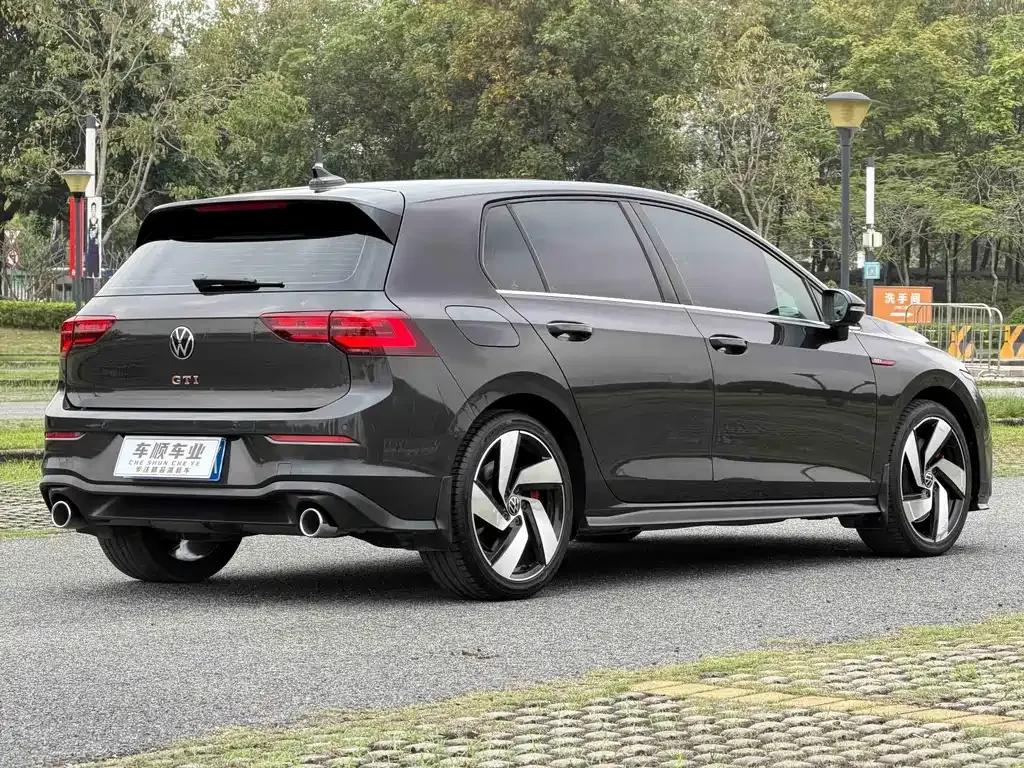 Volkswagen Golf GTI — фото 8