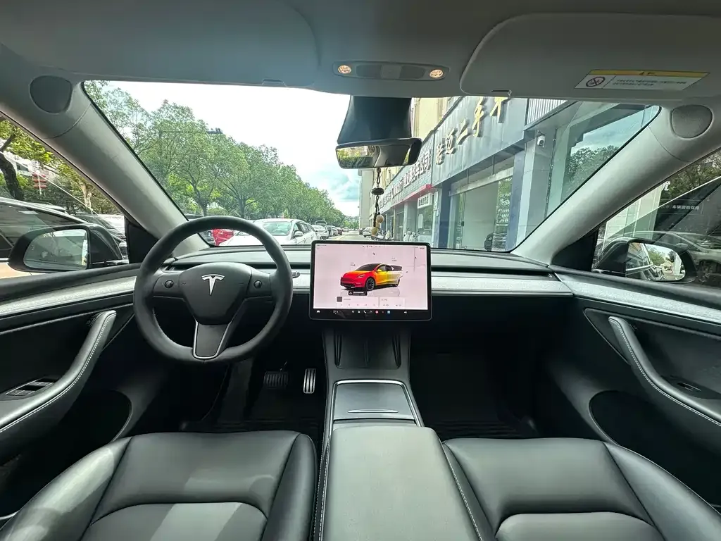 Tesla Model Y — фото 3