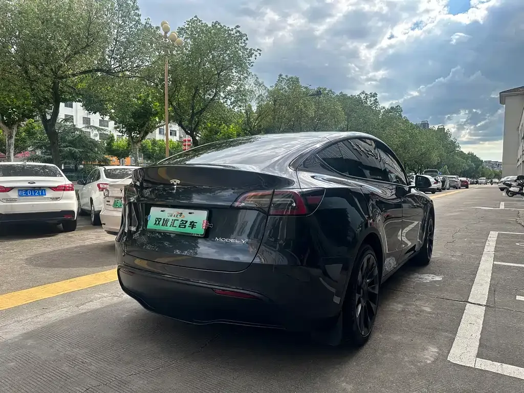Tesla Model Y — фото 7