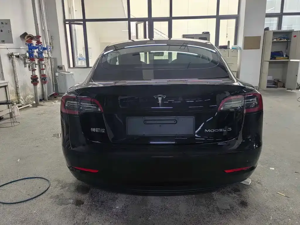 Tesla Model 3 — фото 9