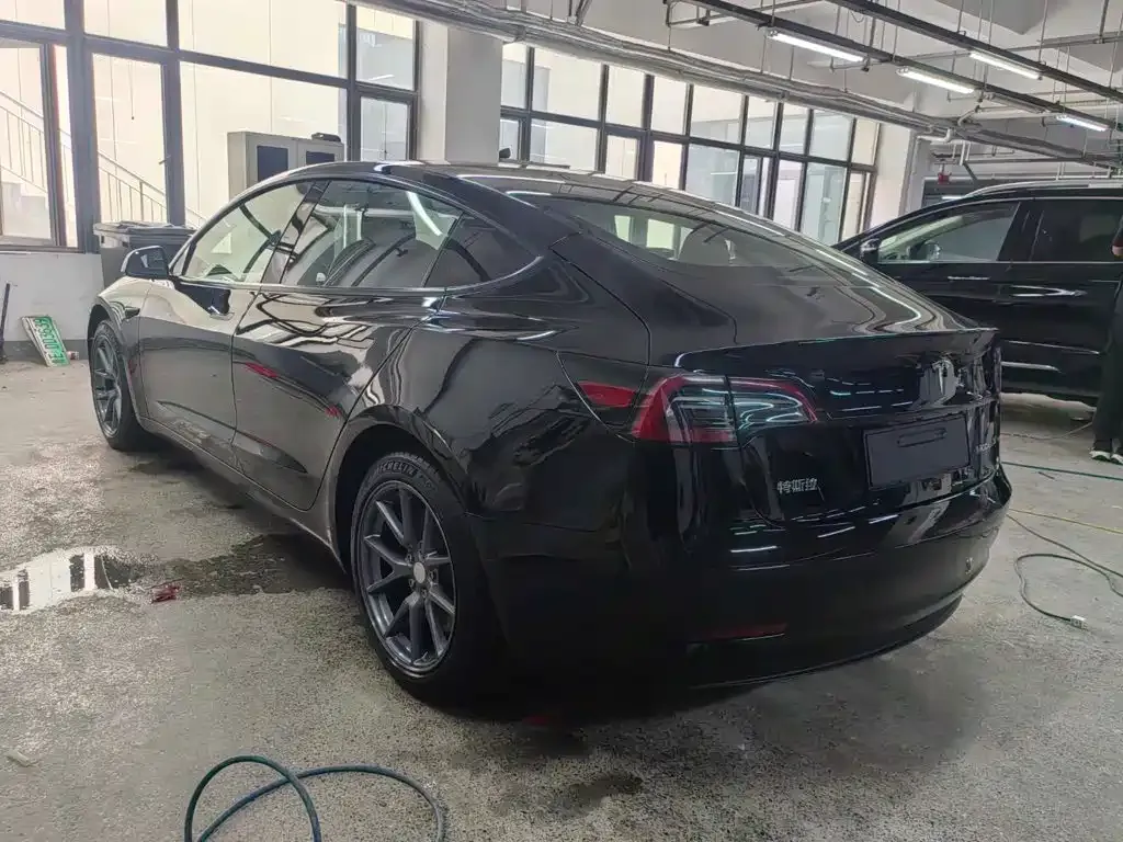 Tesla Model 3 — фото 4