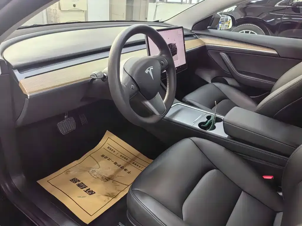 Tesla Model 3 — фото 3