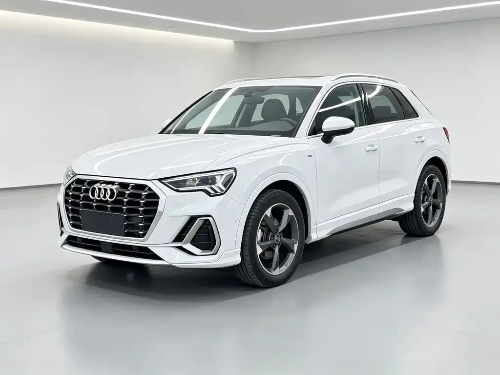 Audi Q3 — фото 1