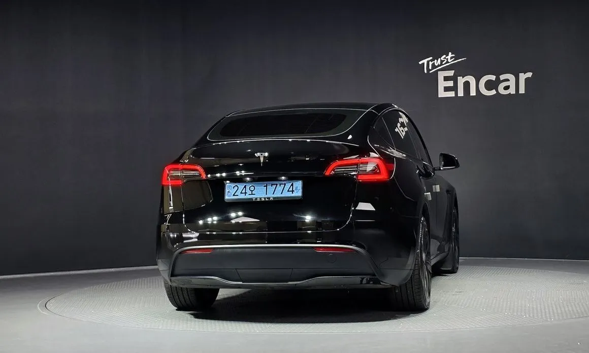Tesla Model Y — фото 8