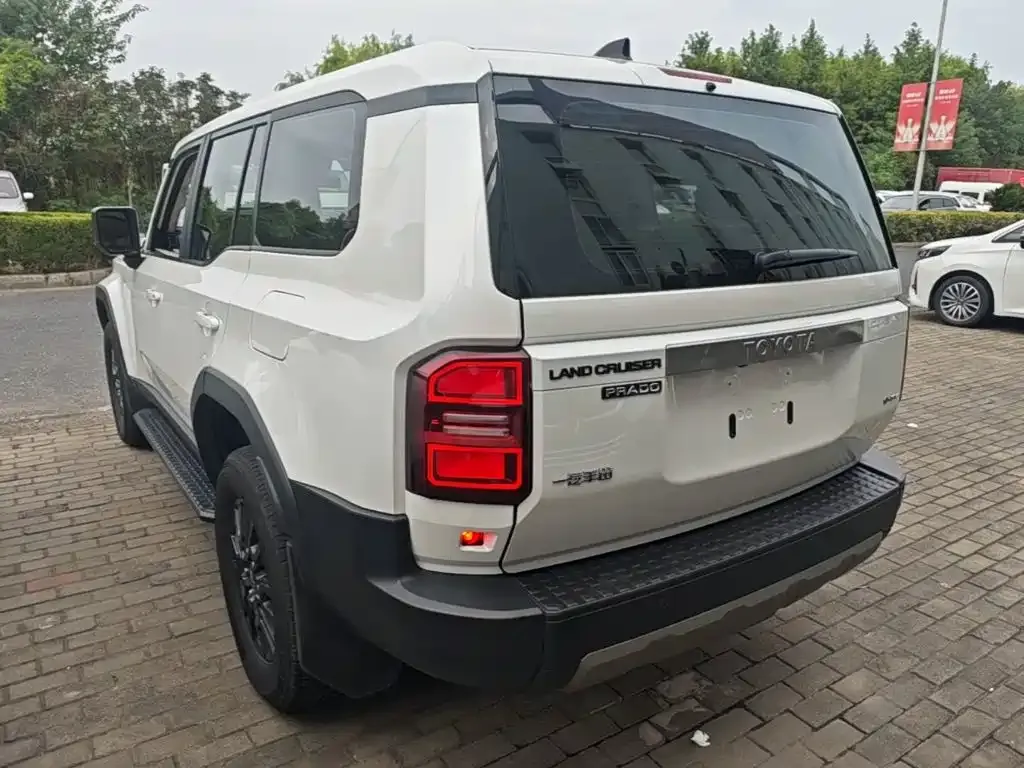 Toyota Prado — фото 10