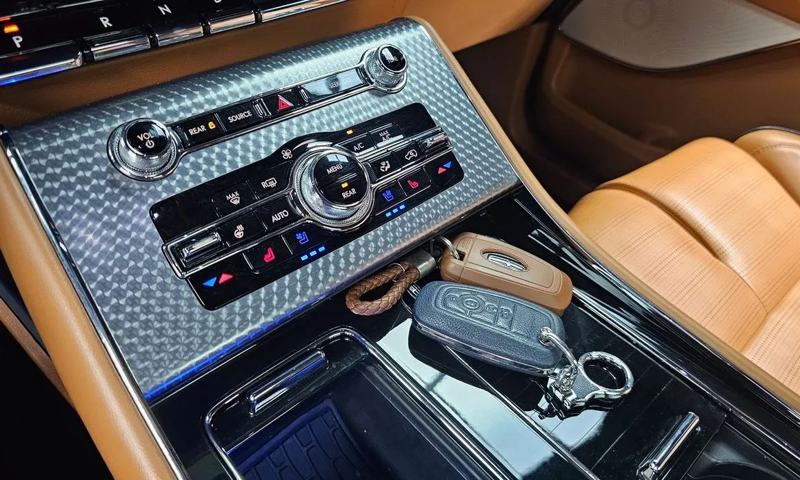 Lincoln Aviator — фото 10