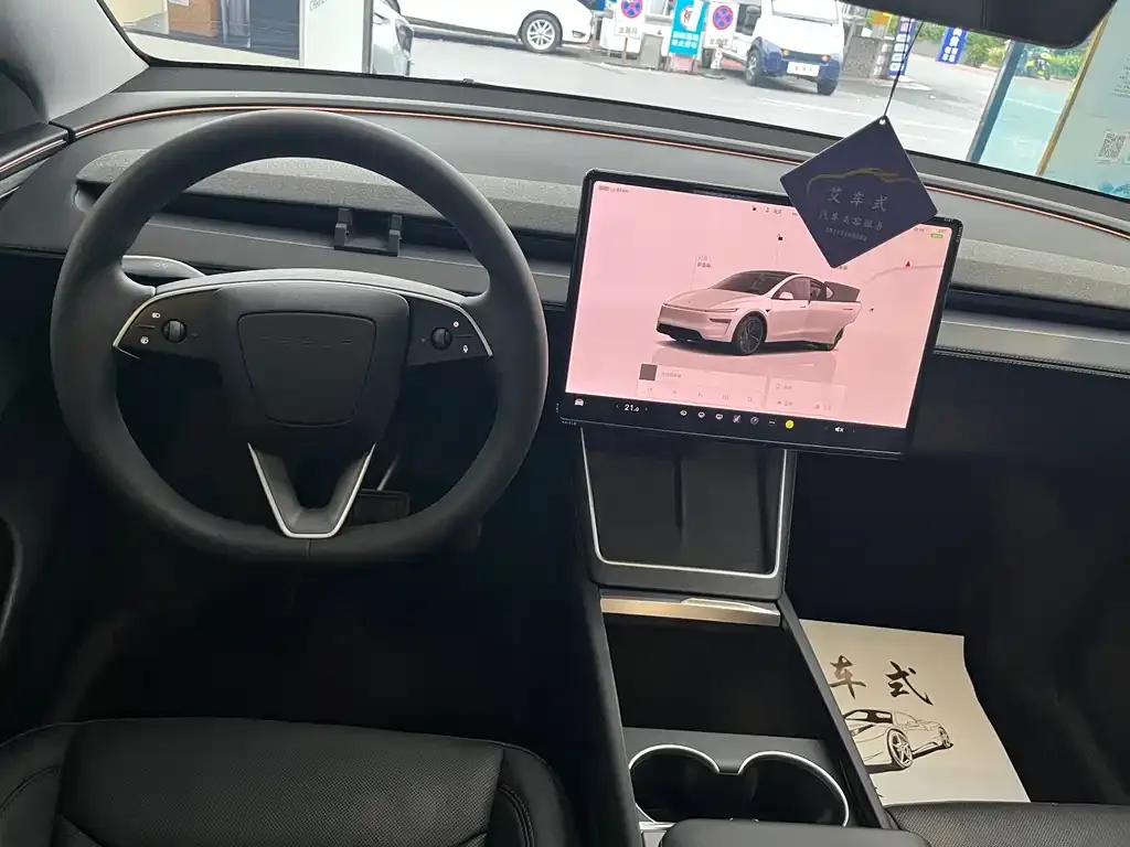 Tesla Model Y — фото 8