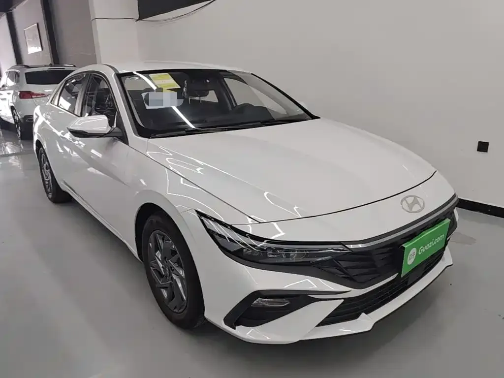 Hyundai Elantra — фото 2