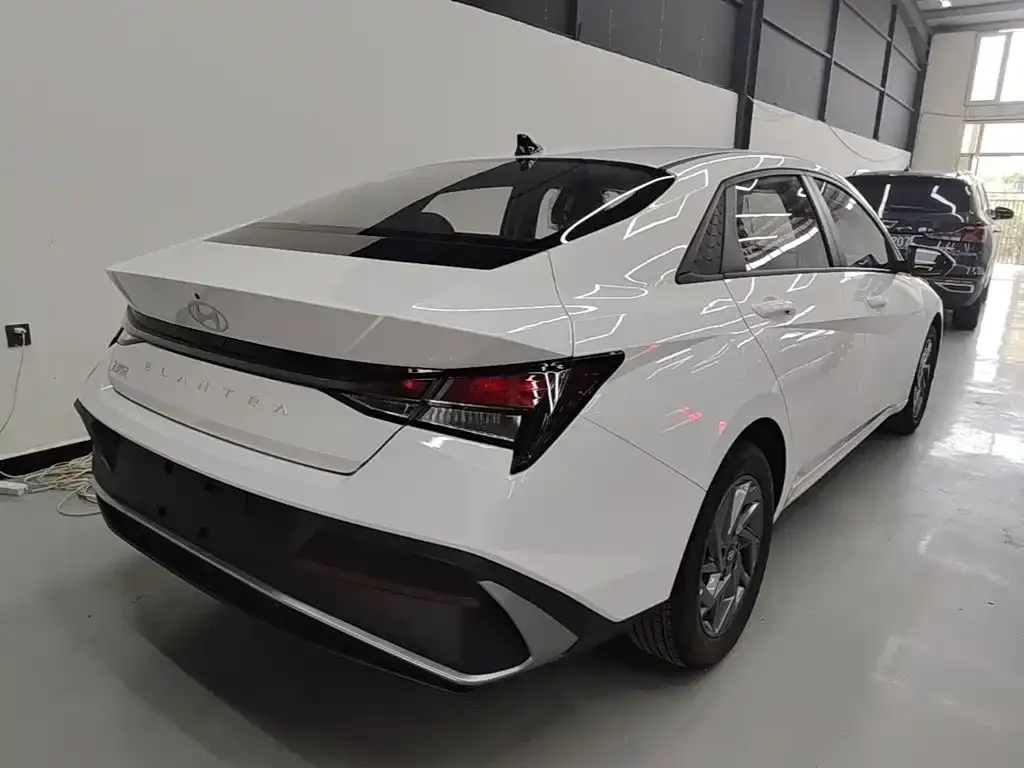 Hyundai Elantra — фото 10