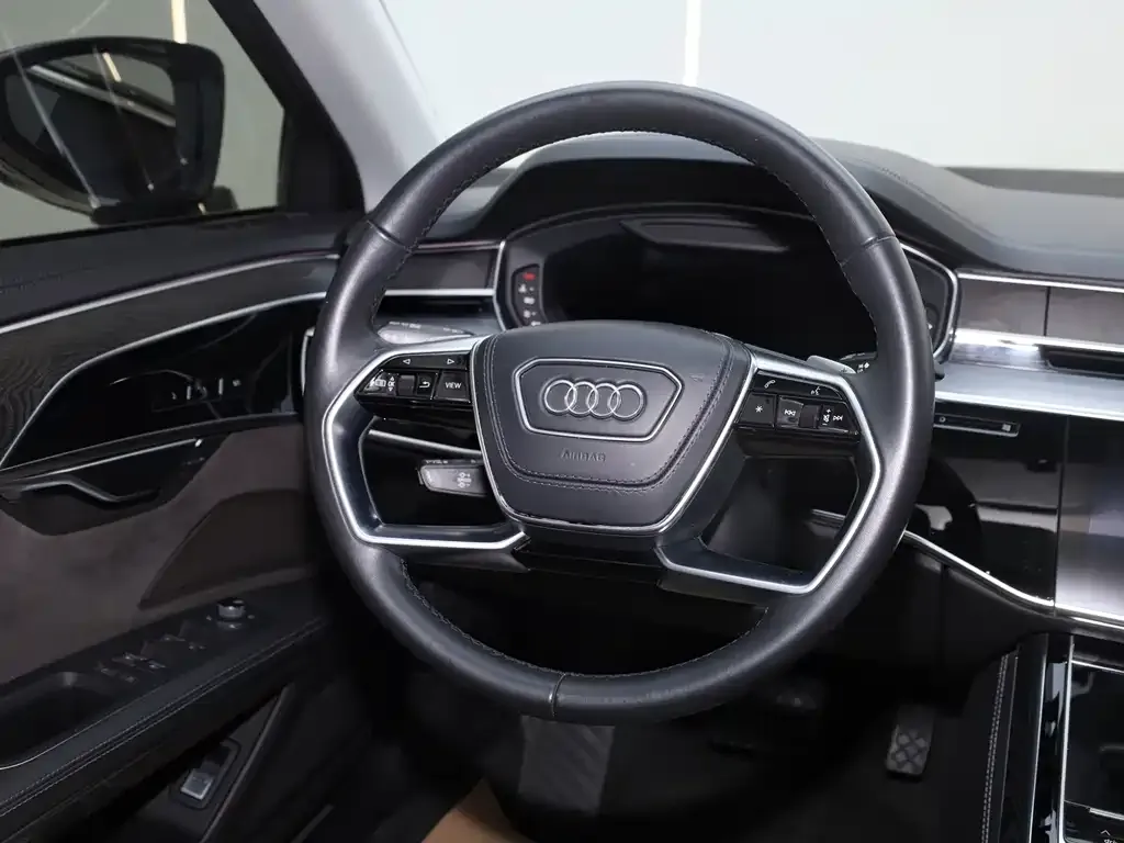 Audi A8 — фото 5