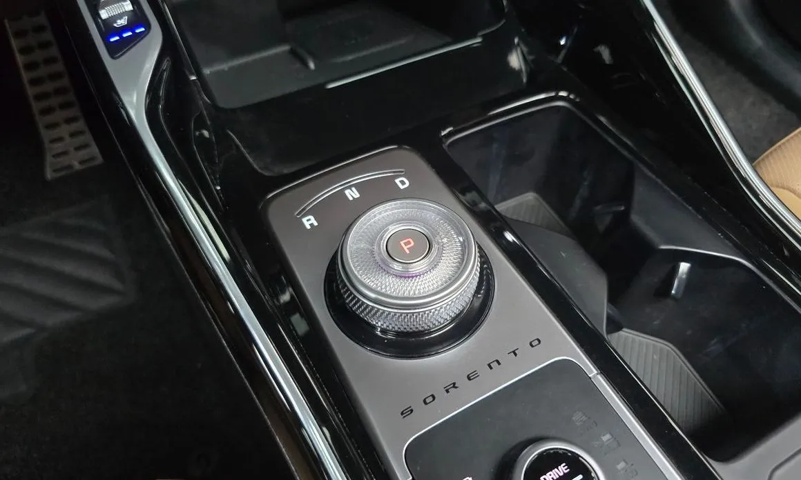 Kia Sorento — фото 9