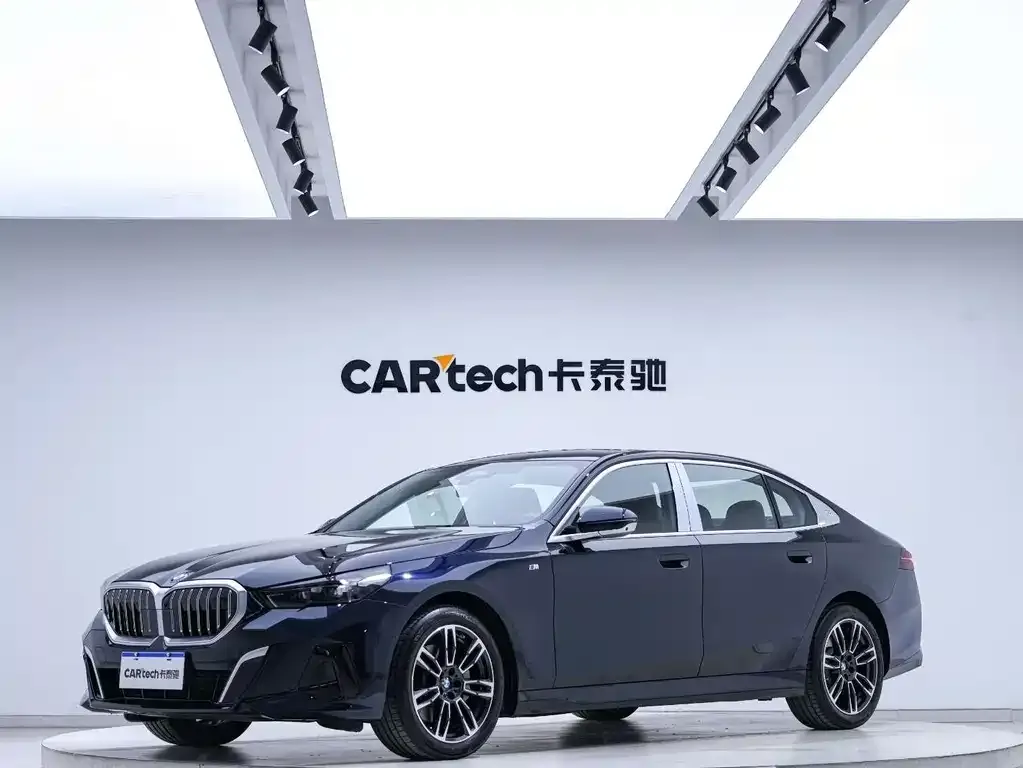 BMW 5 Series — фото 1