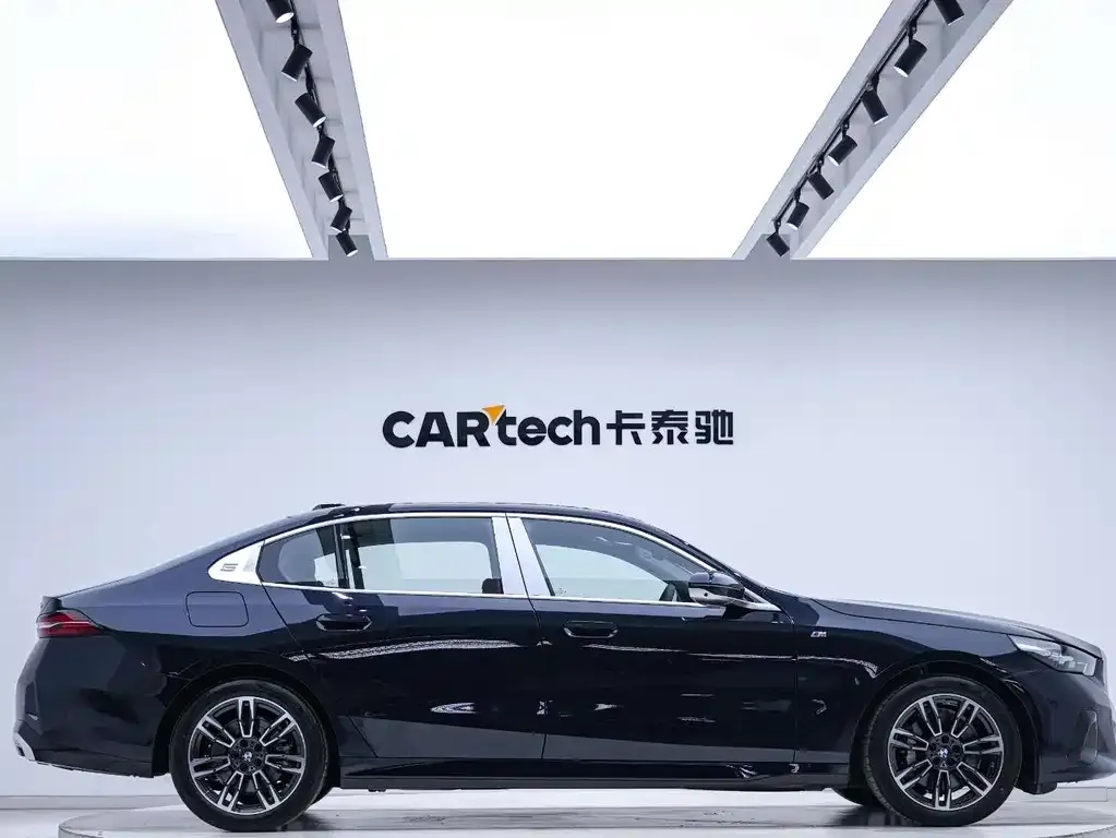 BMW 5 Series — фото 10
