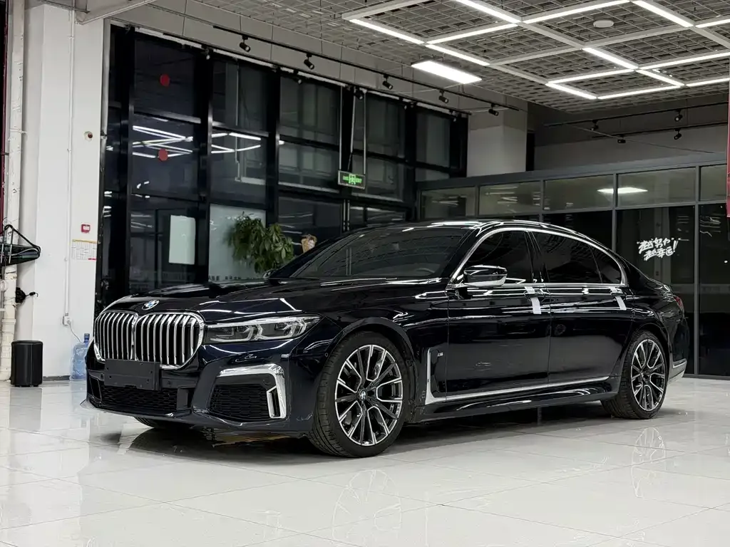 BMW 7 Series — фото 1