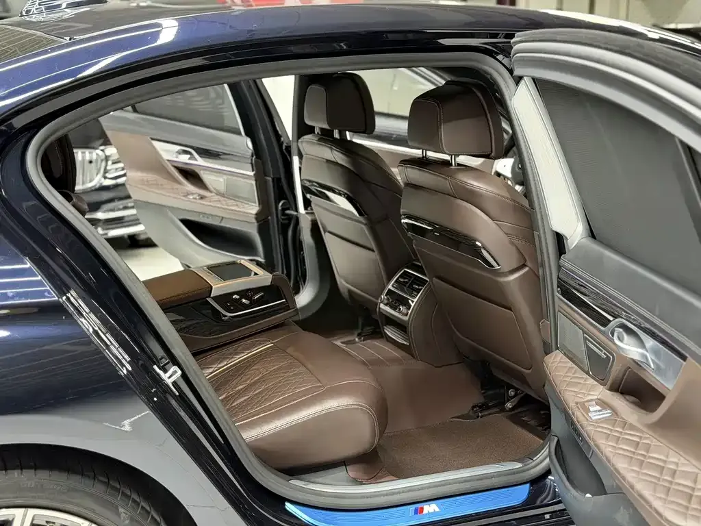 BMW 7 Series — фото 2