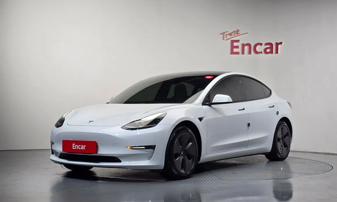Tesla Model 3 — фото 1