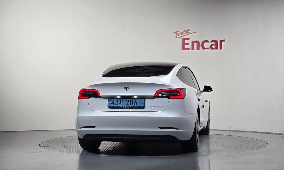Tesla Model 3 — фото 2